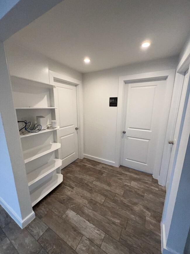 Building Photo - 1917 Thonig Rd