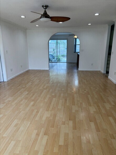 Building Photo - 9395 Melrose St