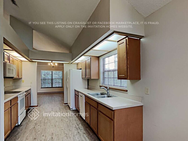 Building Photo - 908 Silver Leaf Pl