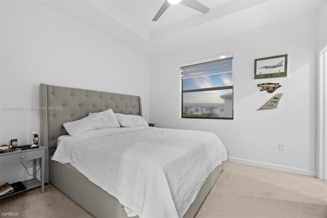 Building Photo - 3 br, 3 bath House - 14807 SW 183rd Ter