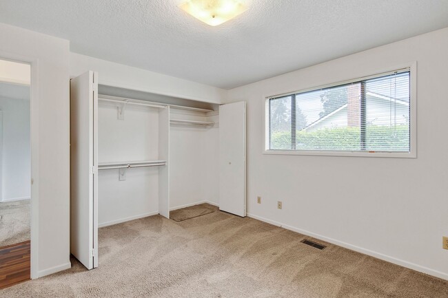 Building Photo - SW Portland - Single Level - 3 Bed, 2 Bath