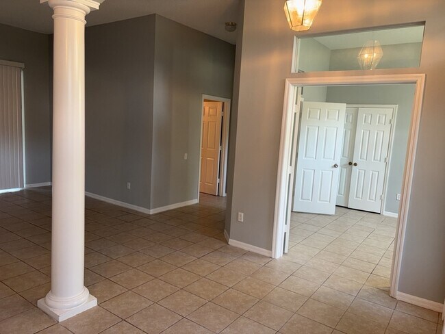 Building Photo - 6005 Jessica Dr
