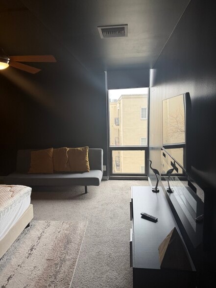 Building Photo - 145 15th St NE