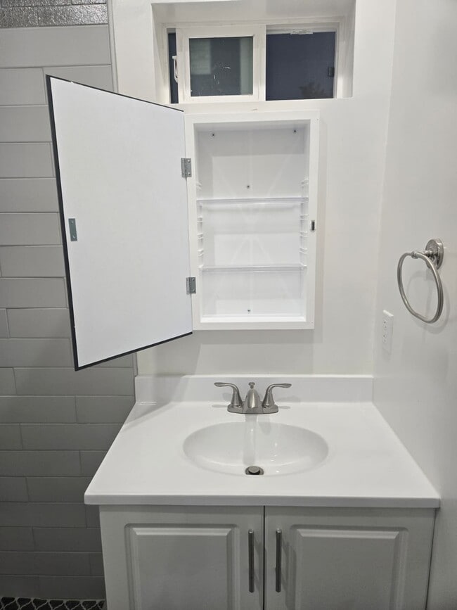 Building Photo - 18557 W Victory Blvd