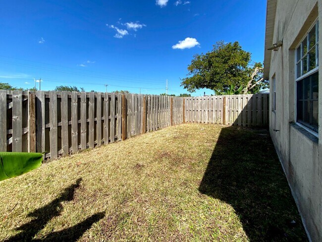 Building Photo - 2BD/2BA Single Family Home In West Palm Beach