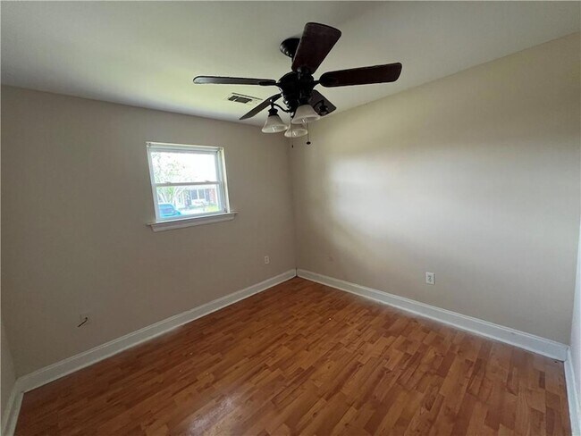 Building Photo - 2500 Campagna Dr