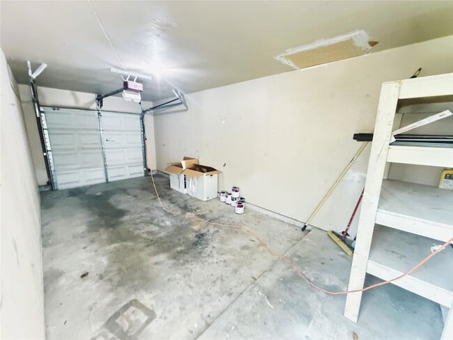 Building Photo - 9906 Hundred Oaks Cir