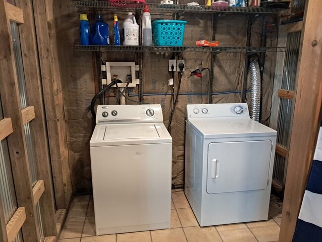 Building Photo - 239 Mallard Ln