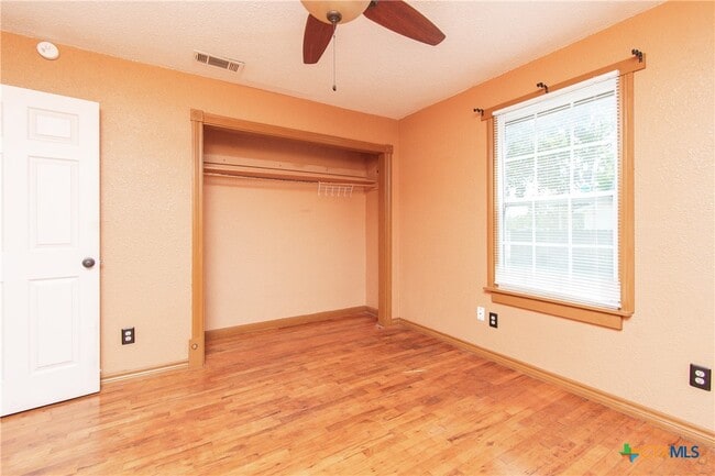 Building Photo - 202 Carpenter St