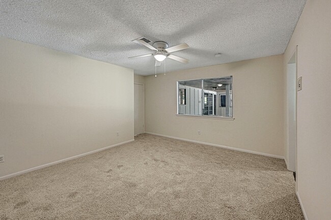 Building Photo - 2326 Turtle Creek Dr