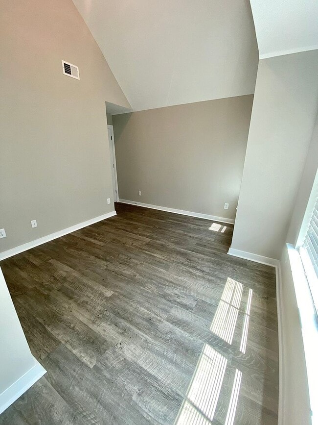 Building Photo - 240 Creek Run Way