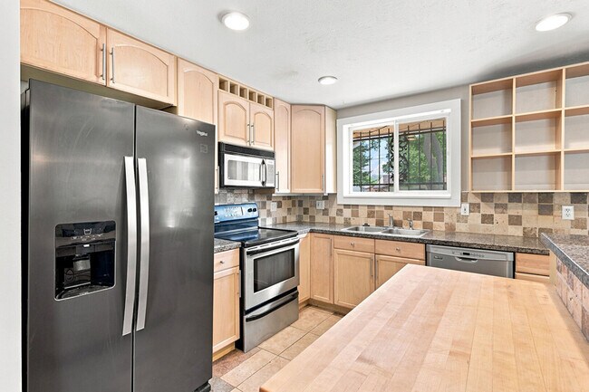 Building Photo - 3050 S Hobart Way