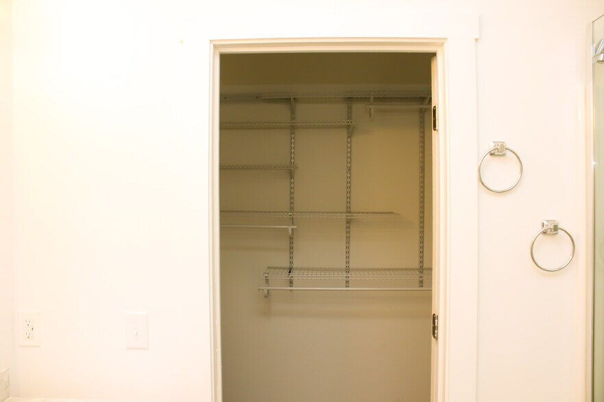 Building Photo - 5015 Reeder St