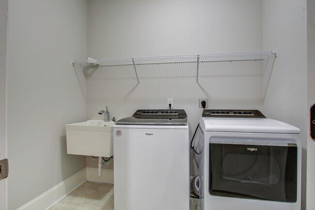 Building Photo - 216 Quimby Hill Dr