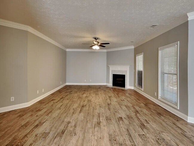 Building Photo - 2016 Towne Park Dr