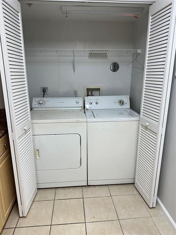 Building Photo - 529 E Sheridan St