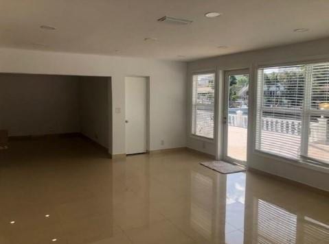 Building Photo - 3116 NE 42nd Ct