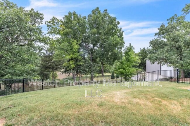 Building Photo - 8651 Overlook Dr