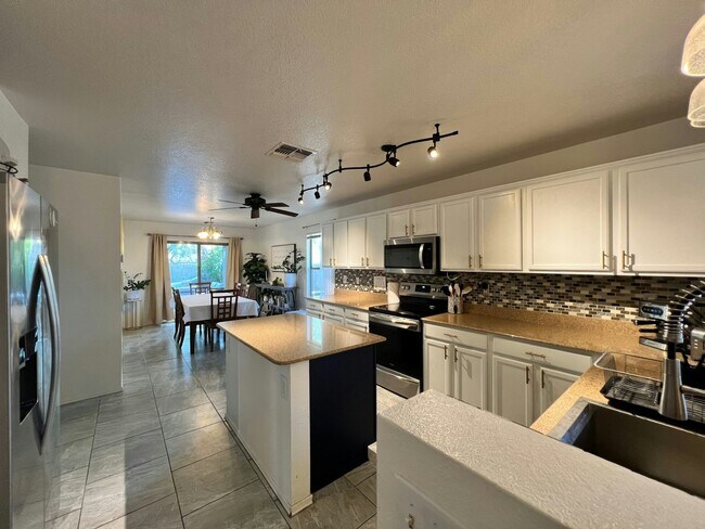 Primary Photo - 3649 E Orchid Ln