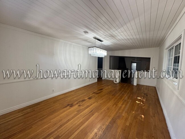 Building Photo - Private and Cozy 4 Bedroom Home located in...