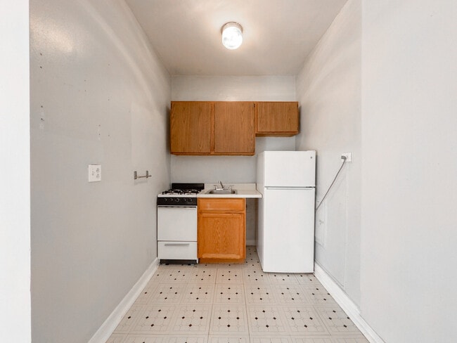 Building Photo - 1055 W George