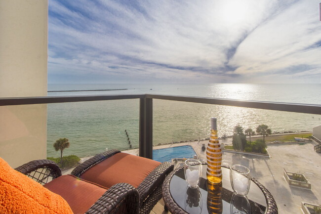 Building Photo - Ocean Front 2/2 at Clearwater Beach!