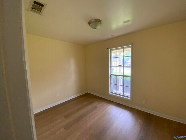 Building Photo - 3310 Village Dr SW