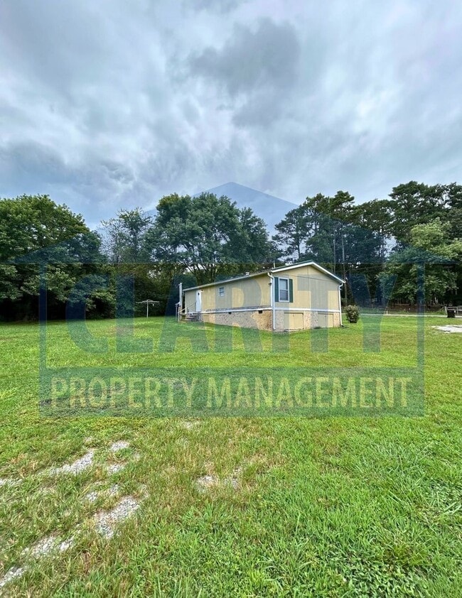 Building Photo - Charming 3-Bedroom with Large Yard