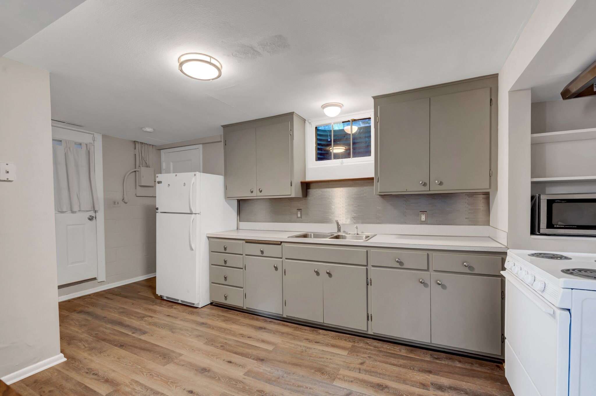 kitchen - 17316 Bay Cir