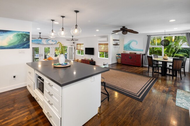 Building Photo - Privately Gated, Cool, Furnished Home, Tuc...