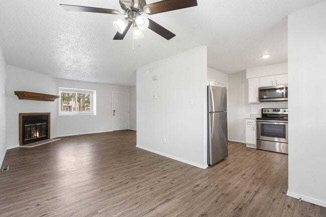 Building Photo - 1711 E Walnut Lawn St