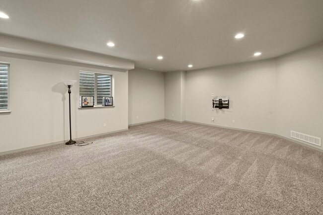 Building Photo - BEAUTIFUL 4BD + OFFICE MAIN-LEVEL LIVING H...
