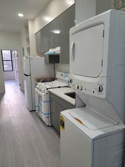 Building Photo - 781 Seneca Ave