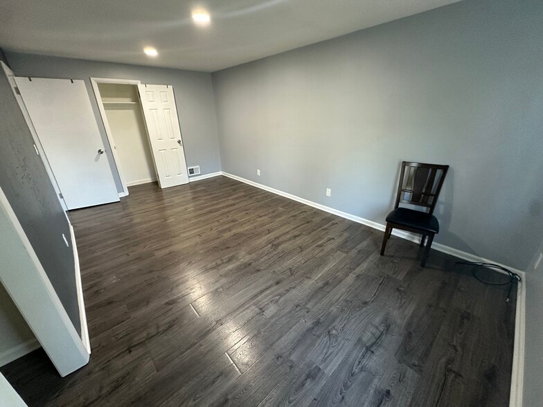 Building Photo - 565 Hunter Ave