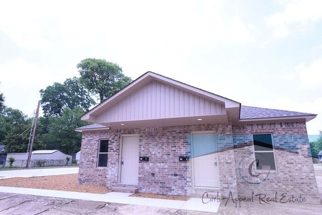 Building Photo - Luxury 2 bed, 1 bath duplex - new construc...