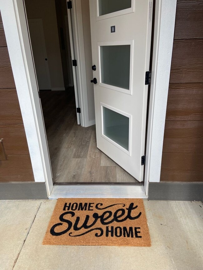 Building Photo - Contemporary 4 Bedroom, 3 Bath Townhome with 2-Car Garage!