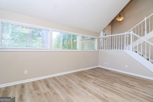 Building Photo - 961 Woodmont Dr