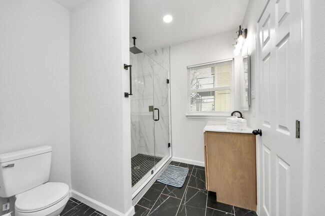 Building Photo - 2811 Winbern St