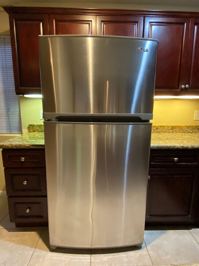 Kitchen appliances - 3731 37th St