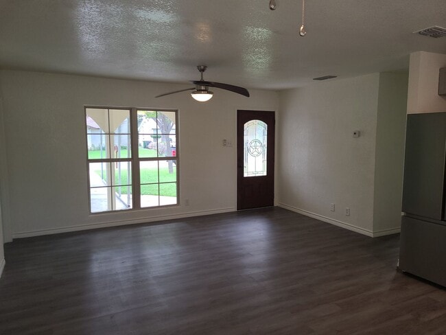 Building Photo - 4406 Desert View Dr