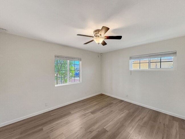 Building Photo - 839 N Midway Dr