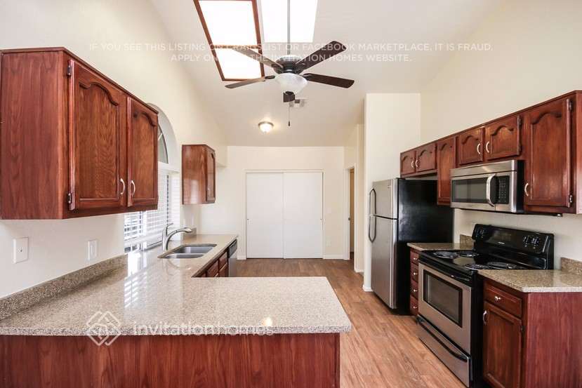 Building Photo - 1126 E Hearne Way
