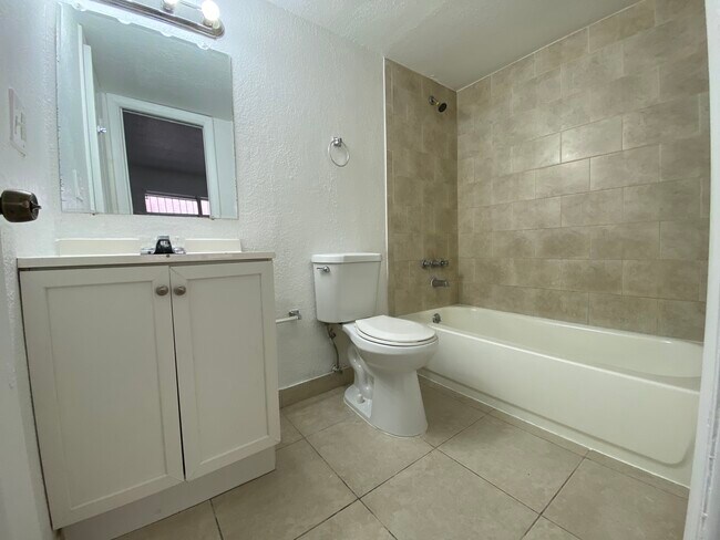 Building Photo - 19851 SW 114th Ave