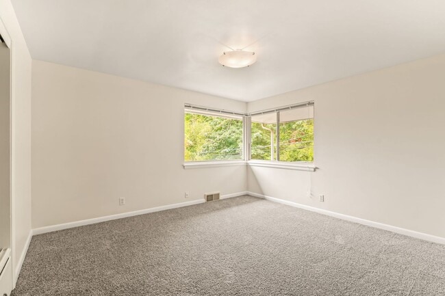 Building Photo - 3535 43rd Ave W