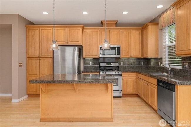 Building Photo - 2bd/1.75ba Redmond Duplex