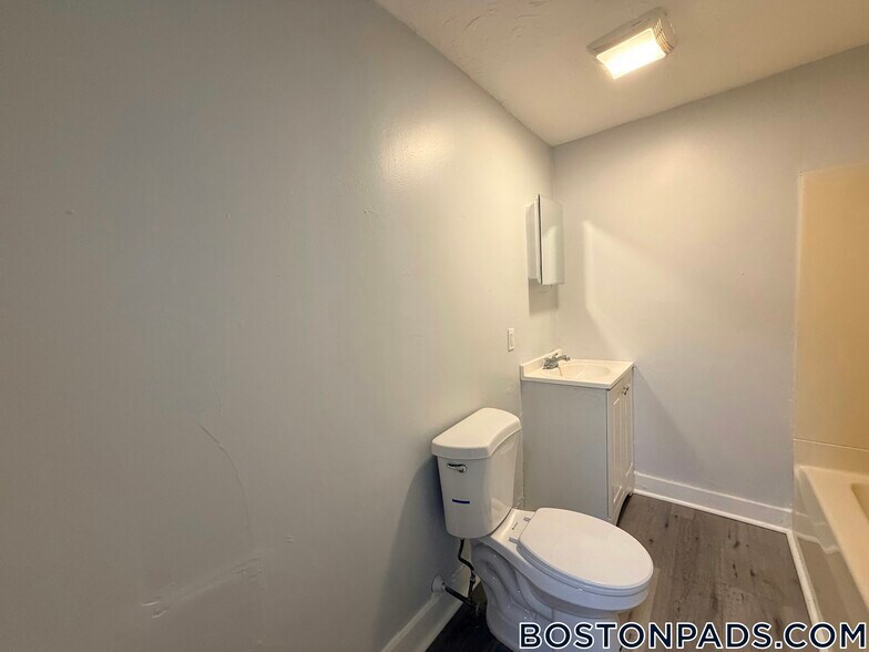 Building Photo - 19 Union St