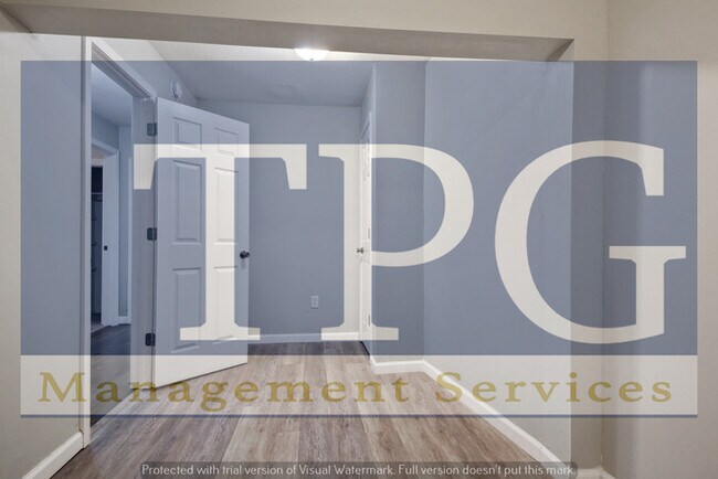 Building Photo - Beautiful, Pet Friendly, Newly Renovated Home in Independence MO!