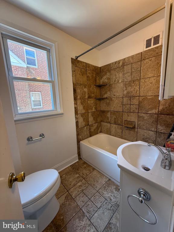 Building Photo - 637 Hamilton St