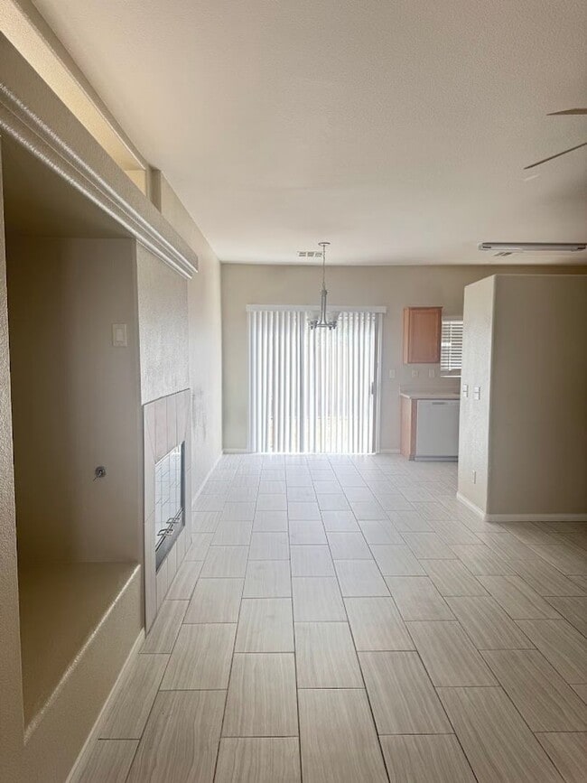 Building Photo - 6005 Highland Gardens Dr