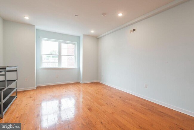 Building Photo - 1517 W Seybert St